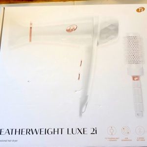 T3 FEATHERWEIGHT LUXE 2i professional hair dryer